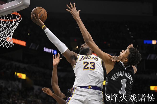 詹姆斯连续四场三双浓眉狂砍40+12 湖人惊险击败马刺迎来4连胜 詹姆斯连续四场三双浓眉狂砍40+12 湖人惊险击败马刺迎来4连胜